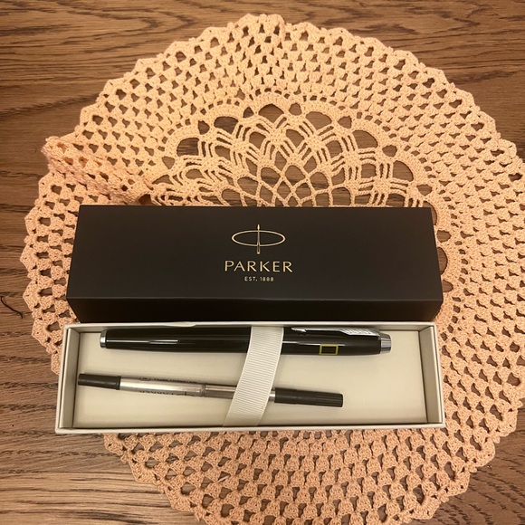 Parker Classic Black and Silver Pen Duo - Picture 1 of 4